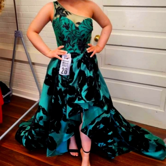 Size 6 Madison James Fun Fashion - Picture 1 of 1